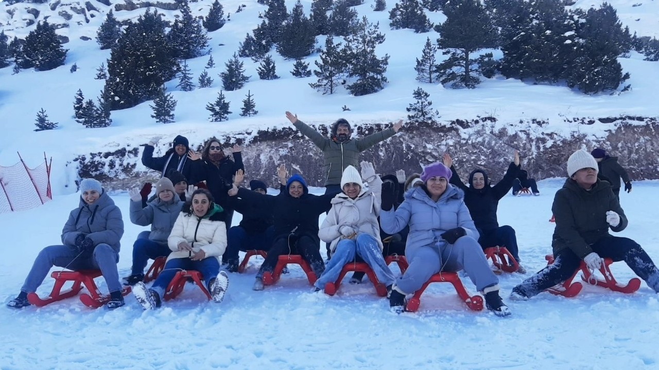 Erzincan’da özel bireyler Ergan Dağı'nda kar keyfi yaşadı