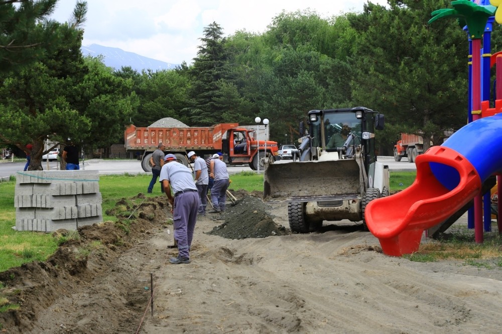 Erzincan’da parklar bakımdan geçiriliyor 