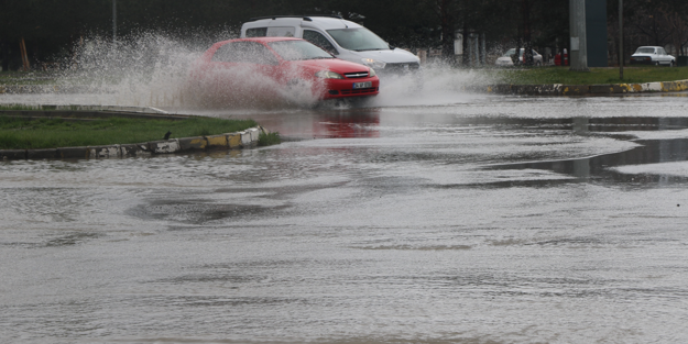 Erzincan’da sağanak yağış etkili oldu! İşte o görüntüler