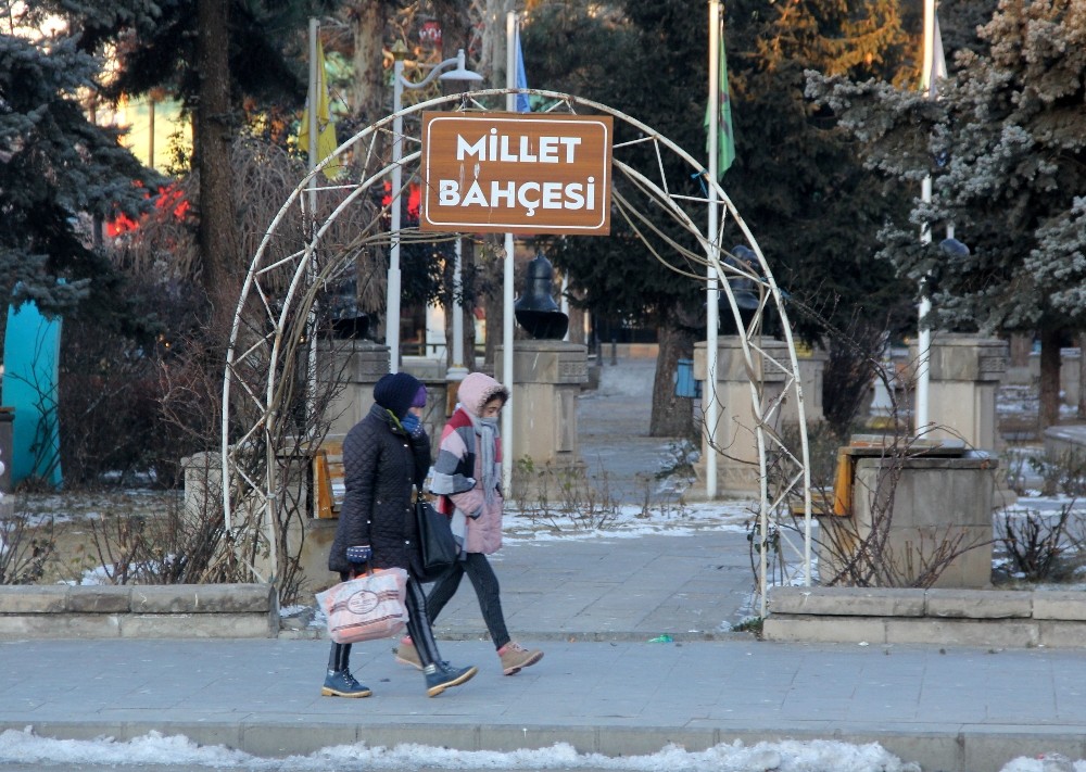 Erzincan’da soğuk hava hayatı olumsuz etkiliyor 