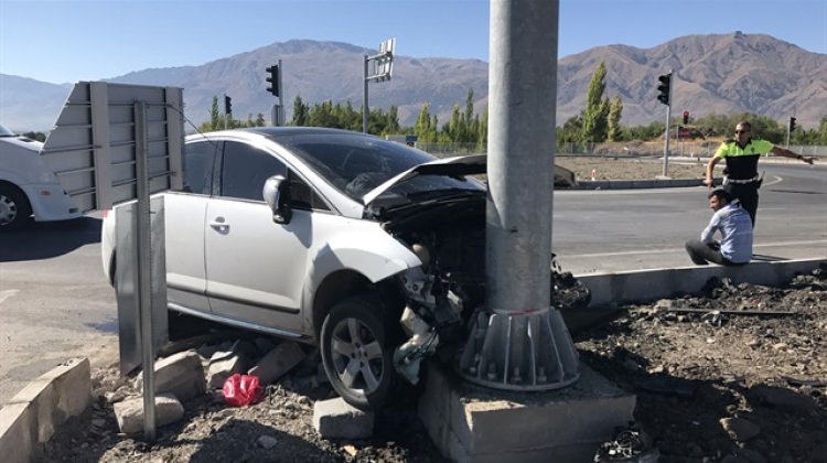 Erzincan'da trafik kazası : 5 kişi yaralı