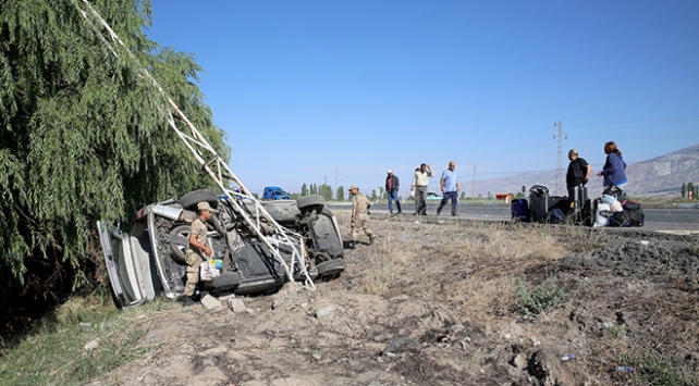 Erzincan'da trafik kazası: 6 kişi yaralandı