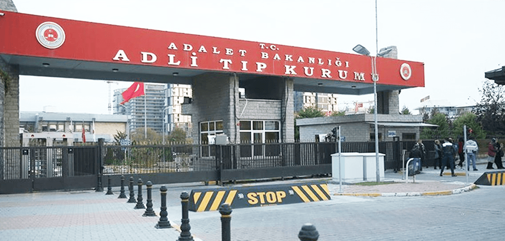Erzincan'da traktörün altına düşen sürücü öldü