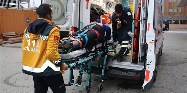 Erzincan'da yolcu otobüsü devrildi: 8 yaralı
