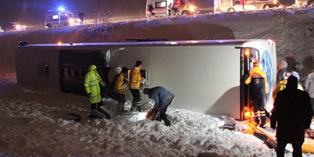Erzincan'da yolcu otobüsü kazası! 1 ölü, 41 yaralı