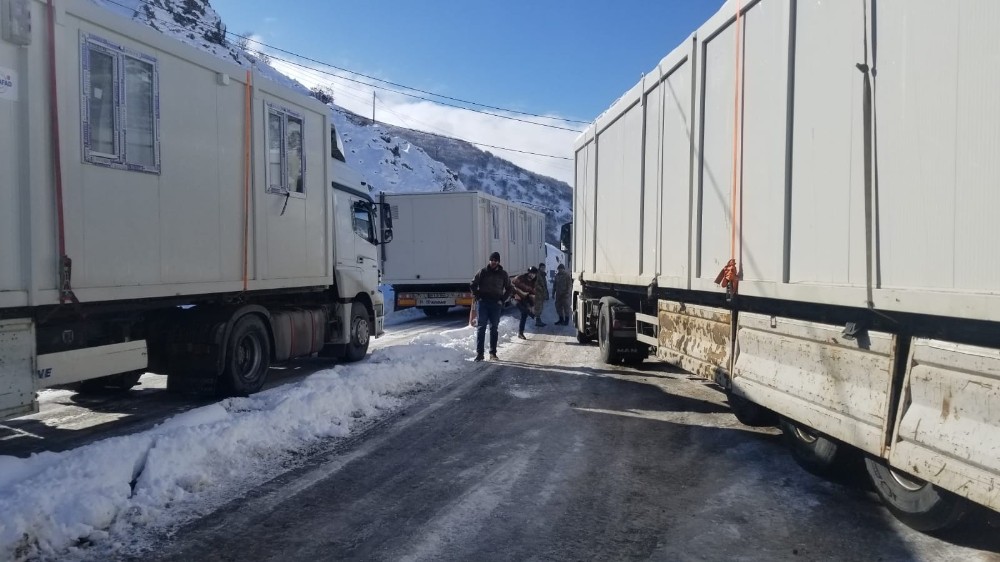 Erzincan’dan depremzedelere 99 adet yaşam konteyneri gönderildi 