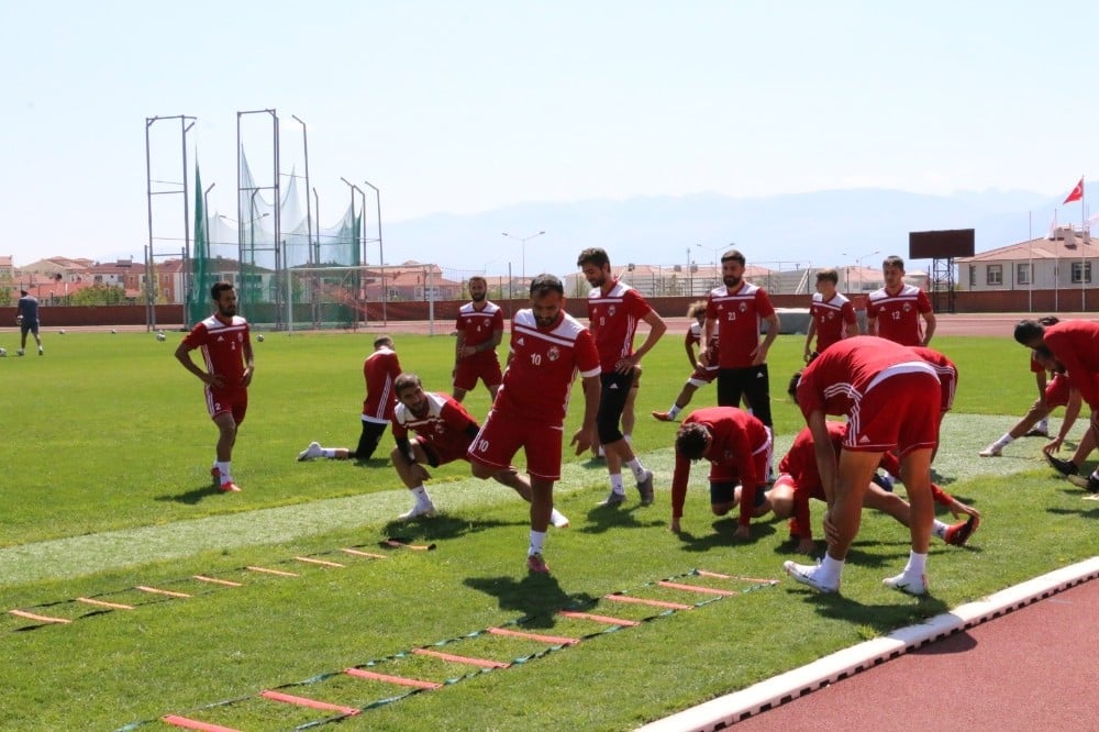 Erzincanspor - Karaköprü Belediyespor maçı hazırlıklarını sürdürdü 