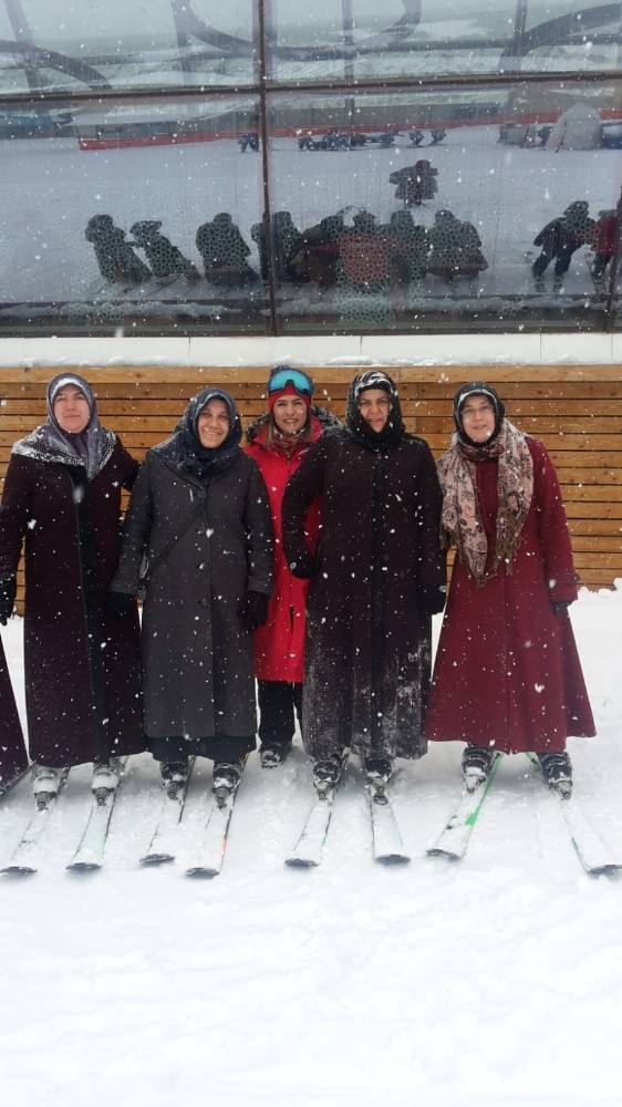 Erzurum GSİM’den kadınlara kayak jesti 