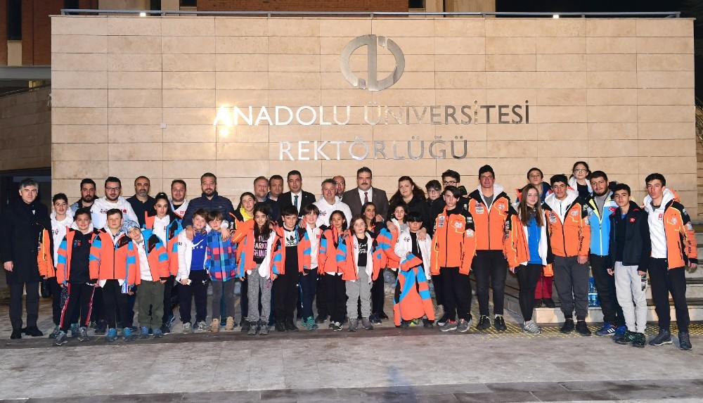 Erzurum Kayak Kulübü Başkanı Alaftargil, Rektör Çomaklı’yı ziyaret etti 