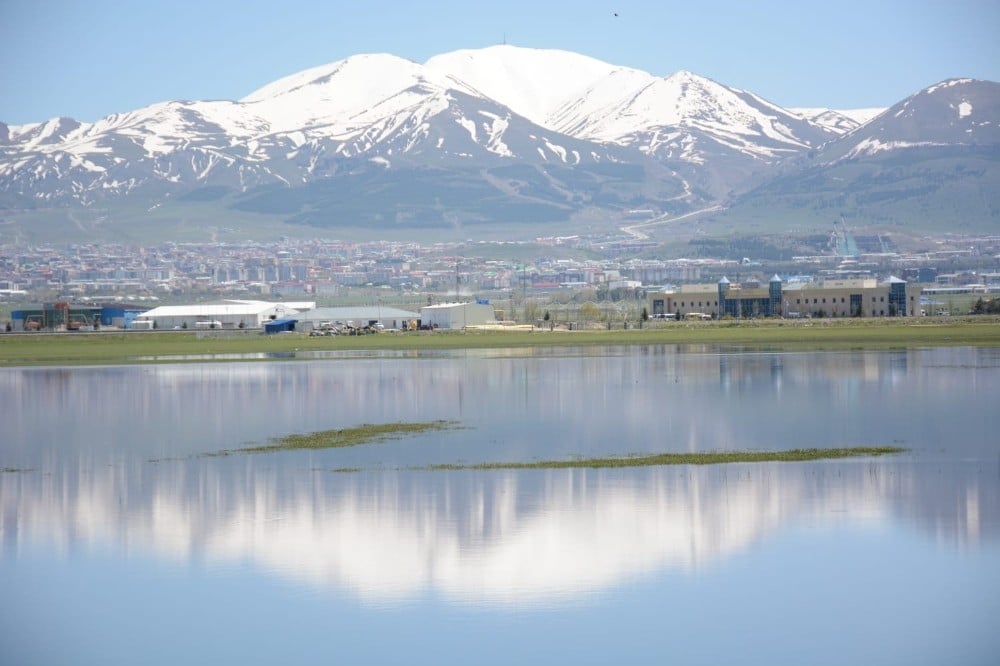 Erzurum ovası göle dönüştü 