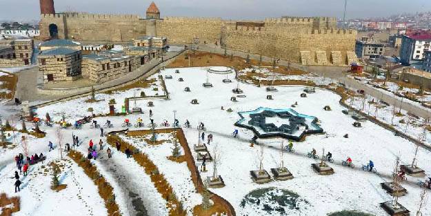 Erzurum Palandöken Kayak Merkezi’nde 'Palandöken Snow Downhill' etkinlikleri başladı