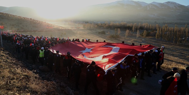 Erzurum tekbirlerle tarihine yürüdü