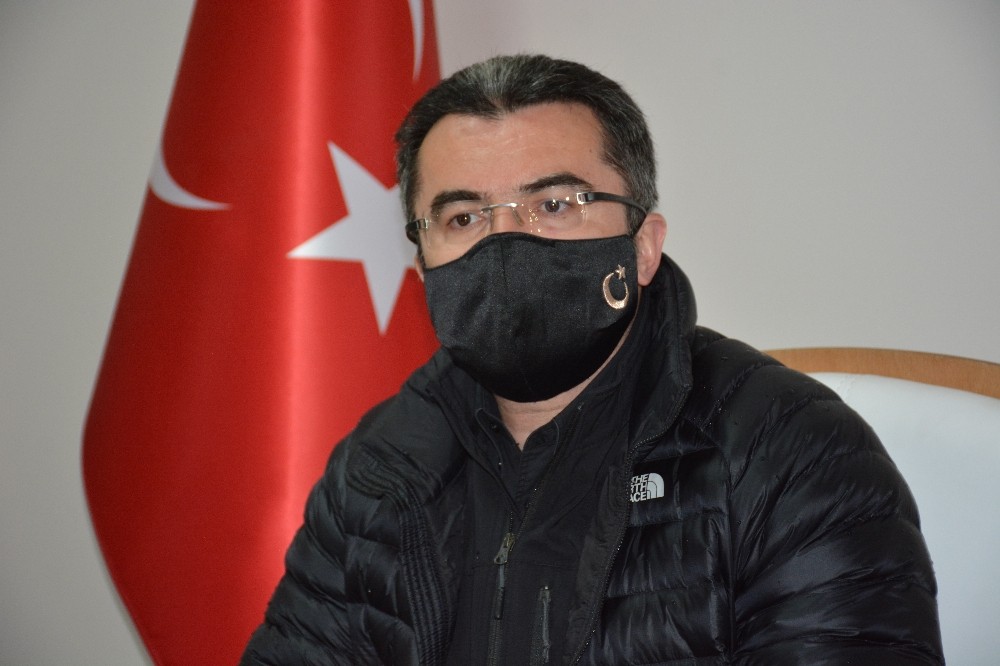 Erzurum Valisi Memiş: “Çat’ta 5 mahalle 2 mezrada evlerde çatlak ve yıkım oldu, 1 vatandaşımız hafif yaralı” 