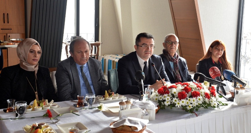 Erzurum Valisi Okay Memiş, gazetecilerle bir araya geldi 