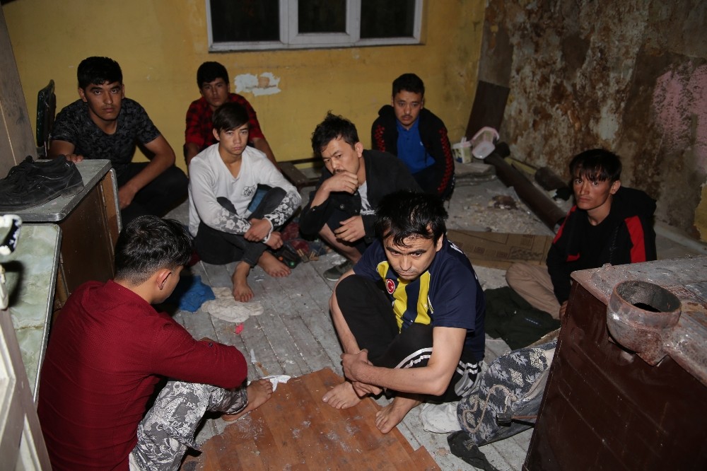 Erzurum’da 42 kaçak göçmen yakalandı 