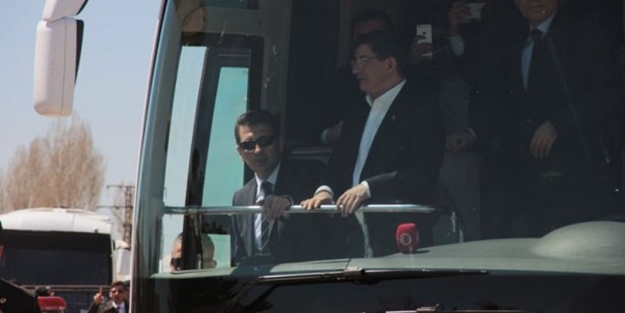 Erzurum'da Başbakan Davutoğlu'nu şaşırtan karşılama