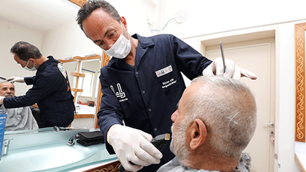 Erzurum'da bayram öncesi yaşlılara büyük vefa: Evler temizlendi, saçlar kesildi, bayramlıklar alındı…