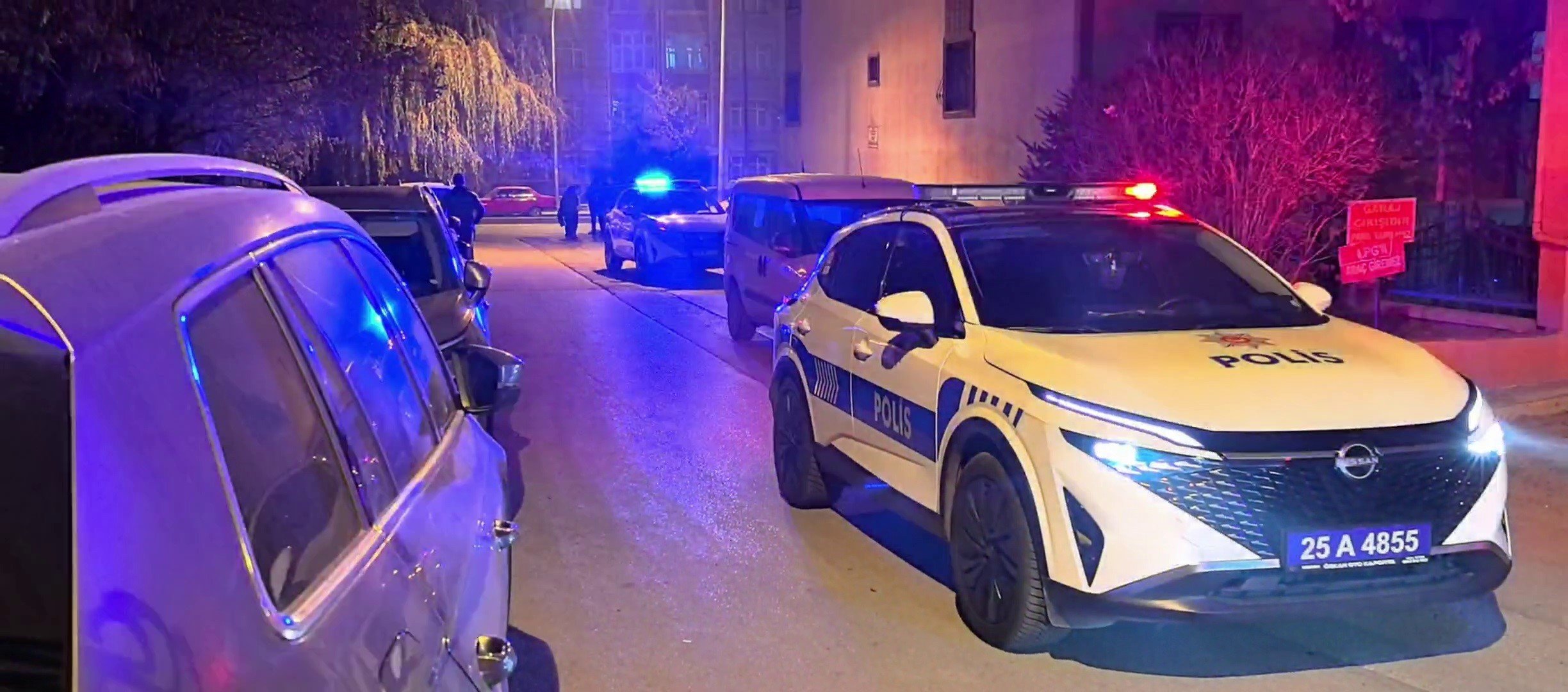 Erzurum’da bıçaklı kavga! 3 kişi yaralandı