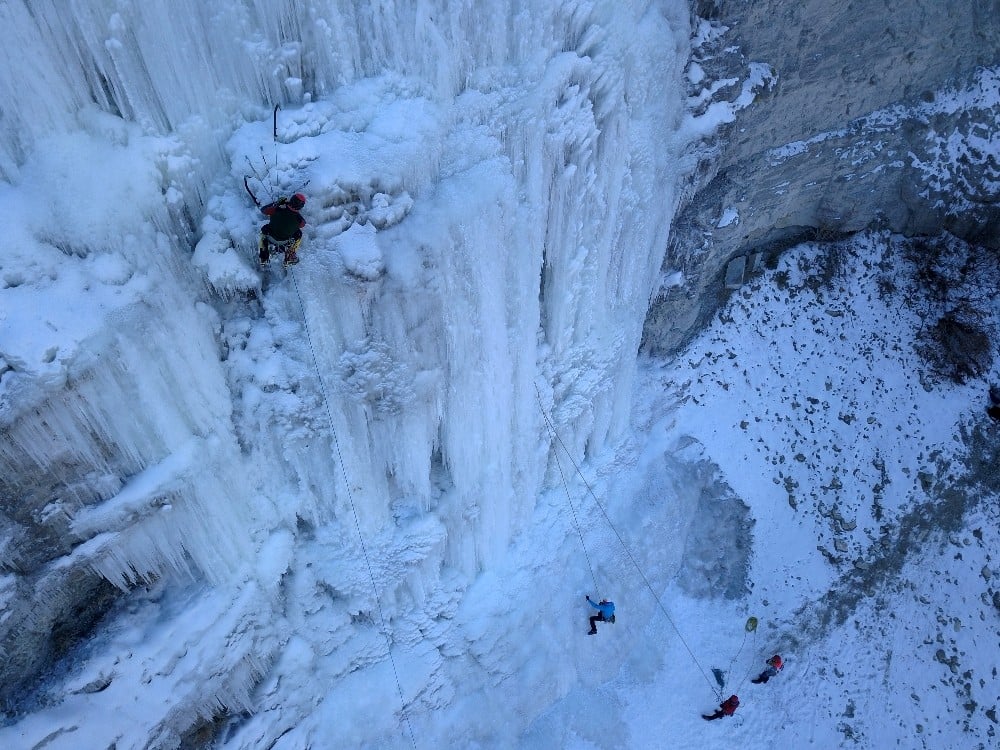 Erzurum’da buz şelalesinde nefes kesen tırmanış 