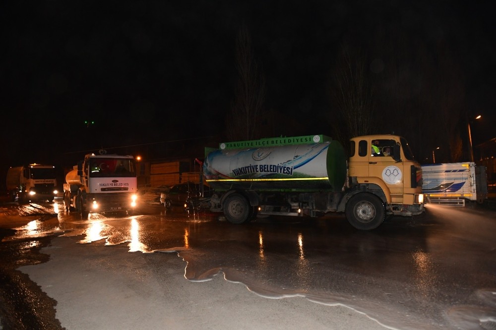 Erzurum’da cadde ve sokaklar sabunlu suyla yıkanıyor 