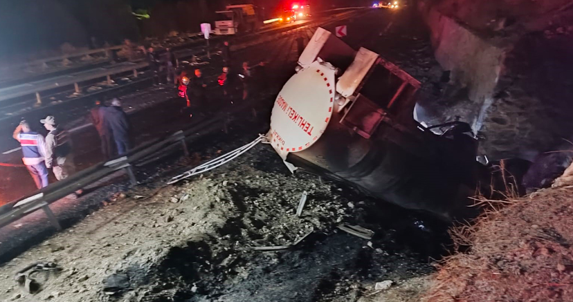 Erzurum’da devrilen yakıt tankeri alev aldı: Sürücü yanarak hayatını kaybetti