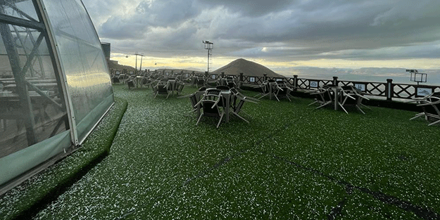 Erzurum'da dolu ve sağanak etkili oldu