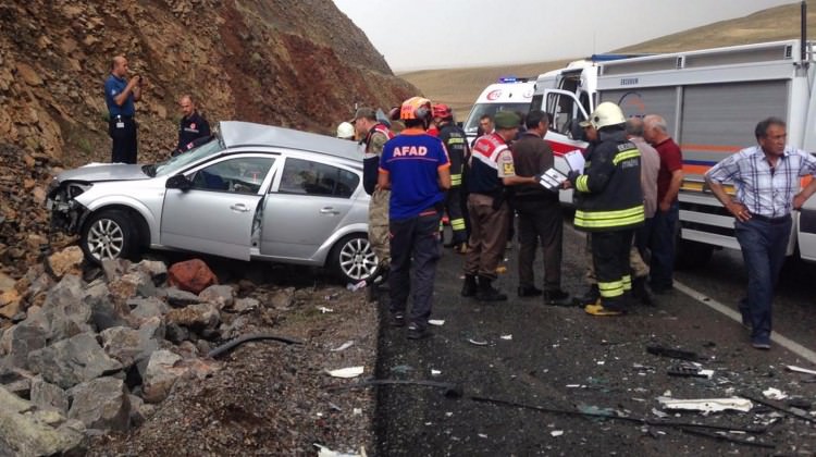 Erzurum'da feci kaza! 3 ölü 1 yaralı