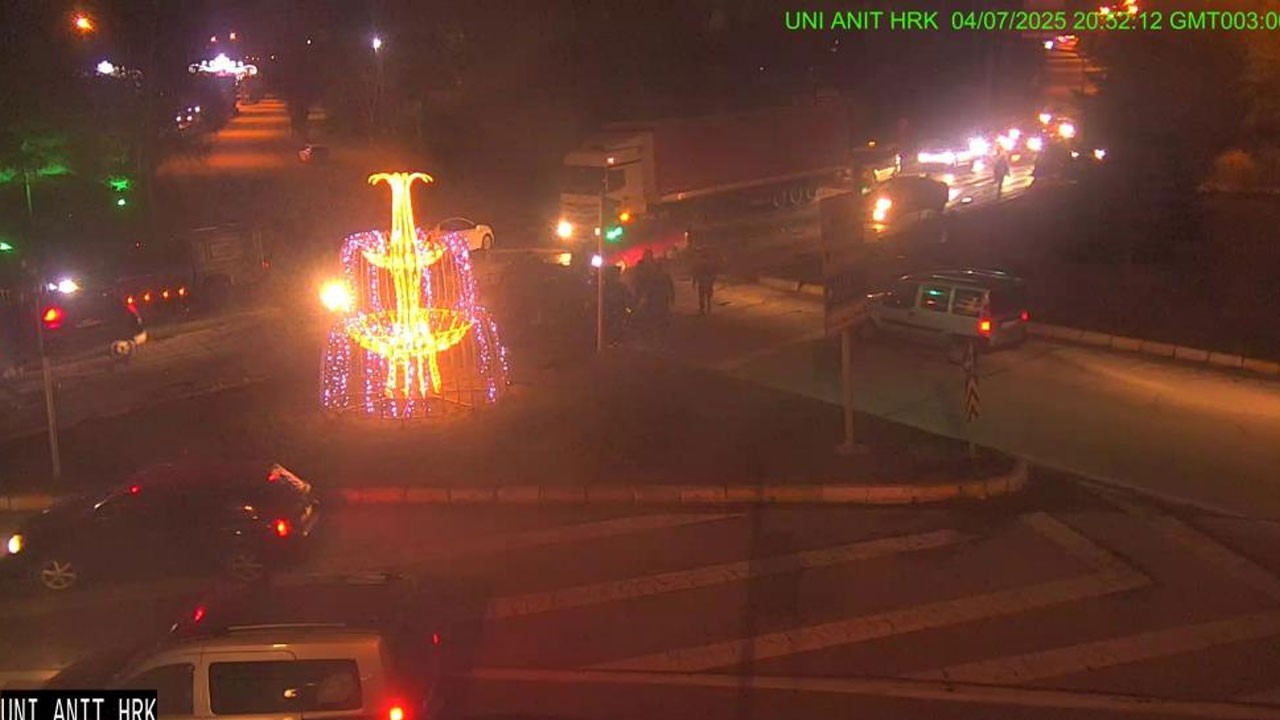 Erzurum’da feci kaza kamerada! 6 aracı biçti