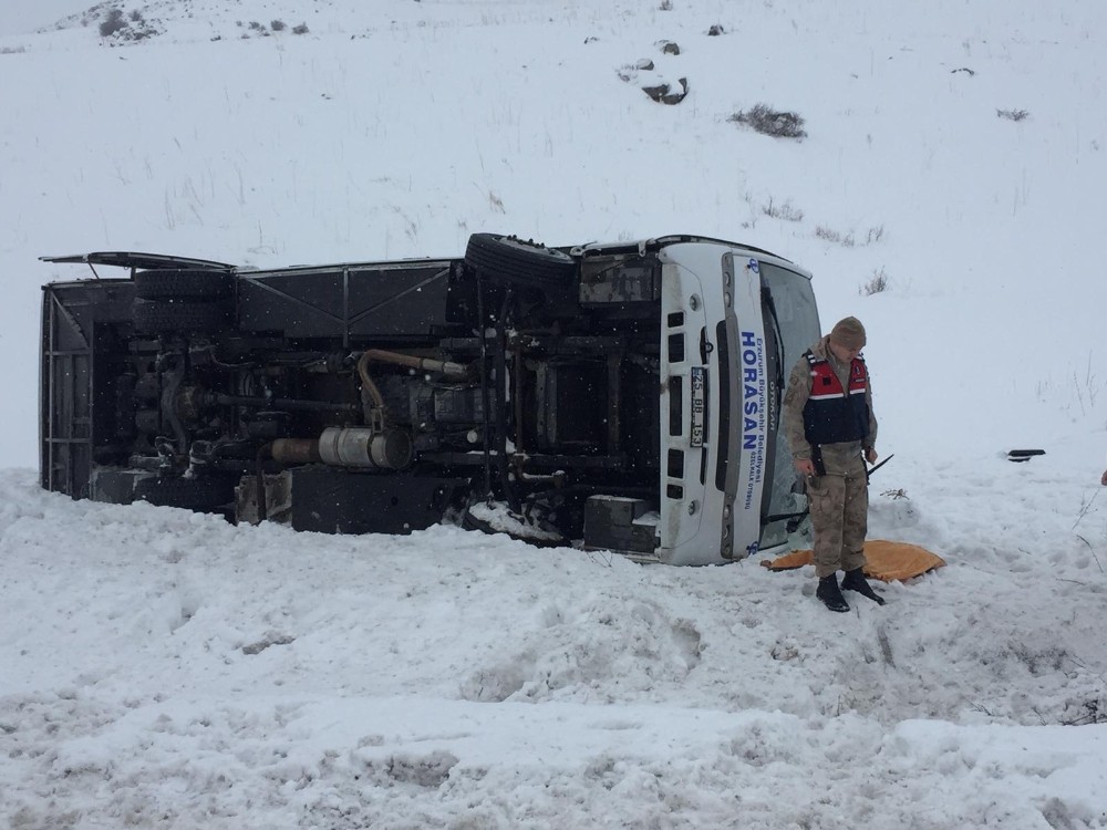 Erzurum’da halk otobüsü devrildi: 1 ölü, 20 yaralı 