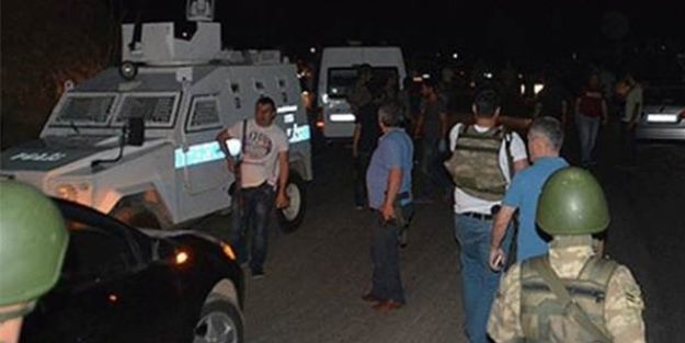 Erzurum'da halktan polise tam destek