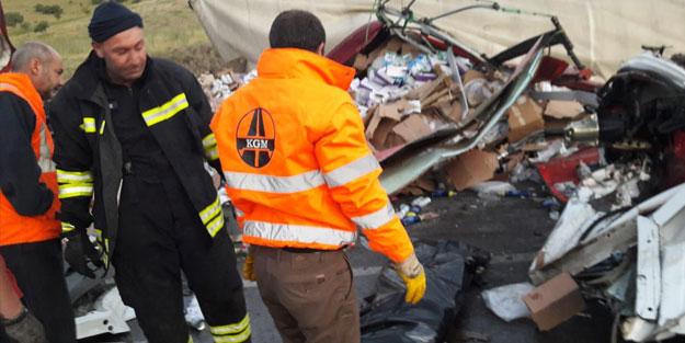 Erzurum'da iki tır çarpıştı: 1 ölü, 1 yaralı