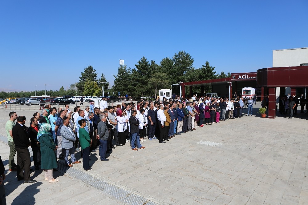 Erzurum’da intihar eden doktor için tören düzenlendi 