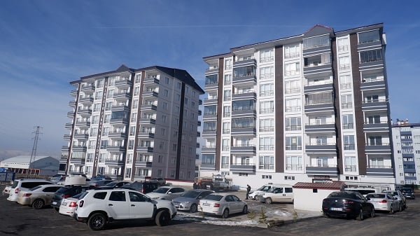 Erzurum'da kadın 4.kattan düştü