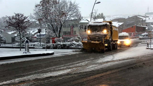 Erzurum'da kar kalınlığı 15 santimetreyi buldu