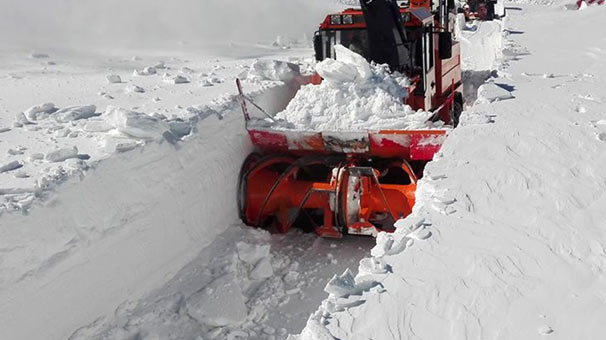 Erzurum'da kar kalınlığı 4 metreyi buldu