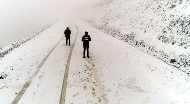 Erzurum'da lapa lapa kar ve tipi etkili oldu