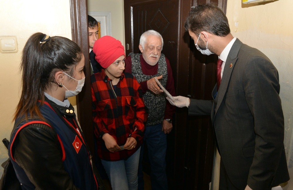 Erzurum’da maske dağıtımı başladı, 5 günde toplam 100 bin maske dağıtılacak 