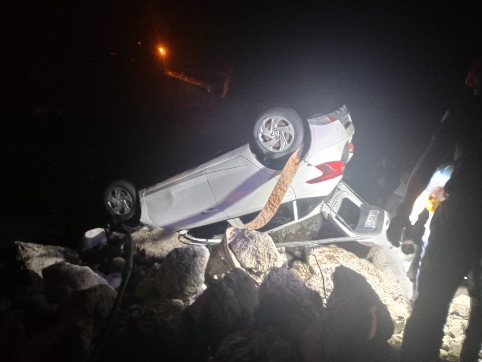 Erzurum'da otomobil nehre uçtu: 1 ölü, 1 yaralı, 1 kayıp