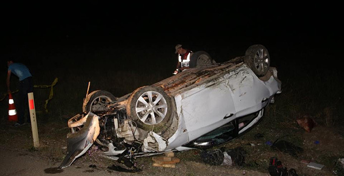 Erzurum'da otomobil takla attı: 1 kişi öldü, 2 kişi yaralandı