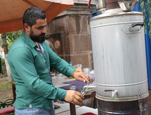 Erzurum'da polis ve askere çaylar müesseseden