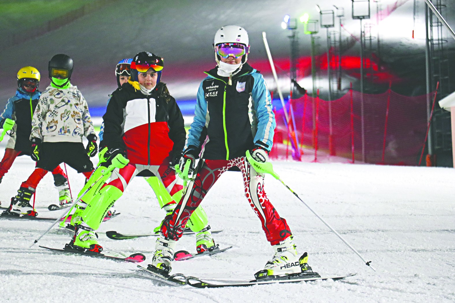 Erzurum’da ramazanda gece kayağı keyfi