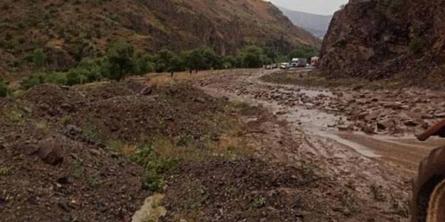 Erzurum’da sel ve heyelan meydana geldi