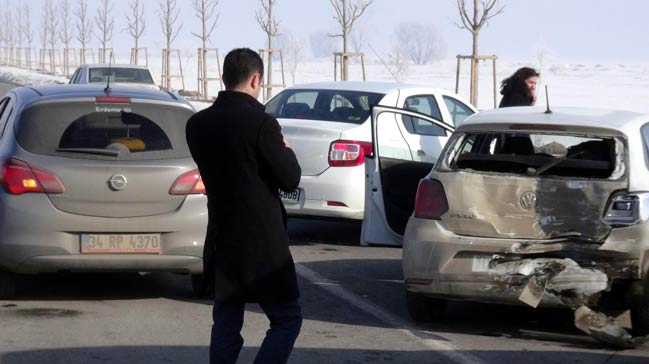 Erzurum'da sis nedeniyle 15 araç birbirine girdi