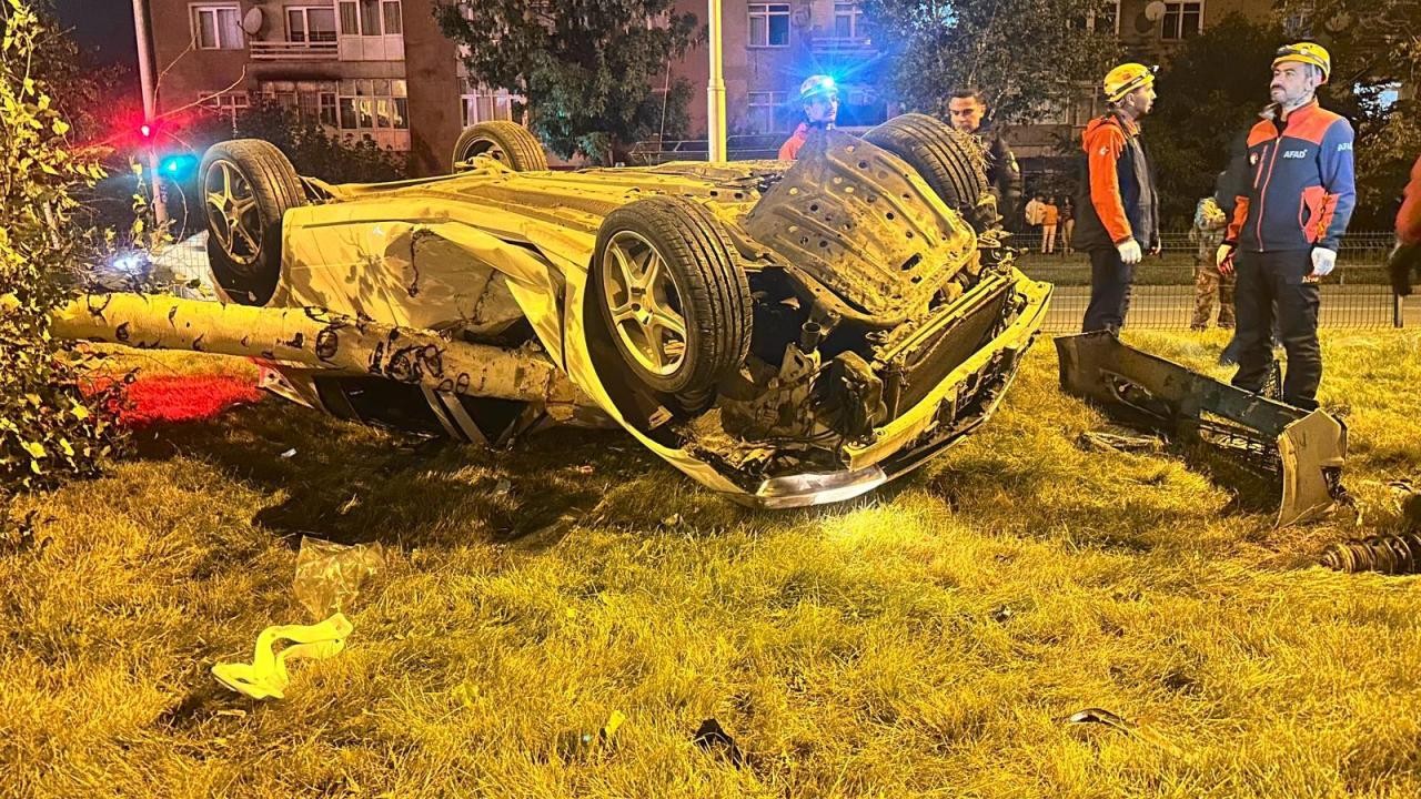 Erzurum'da Takla Atan Otomobilde 4 Yaralı