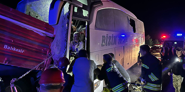Erzurum'da yolcu otobüsü kaza yaptı! Yaralılar var
