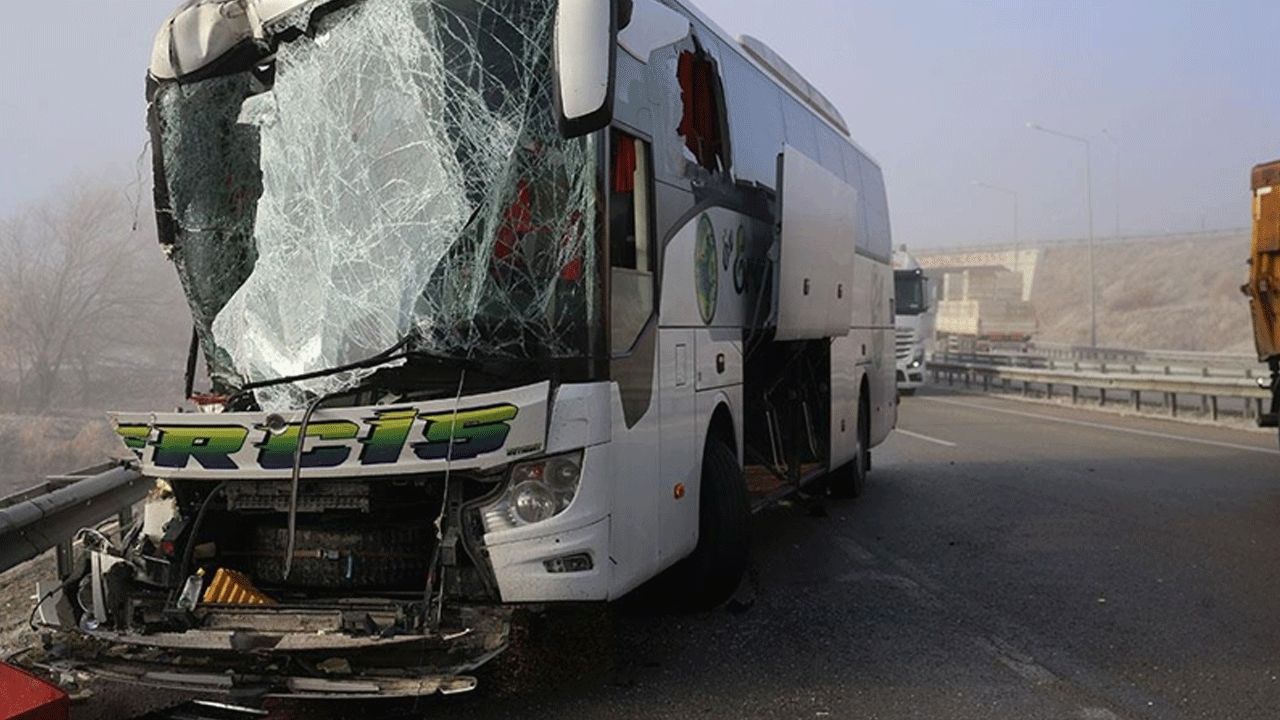 Erzurum'da yolcu otobüsü tır ile çarpıştı: Çok sayıda yaralı var!