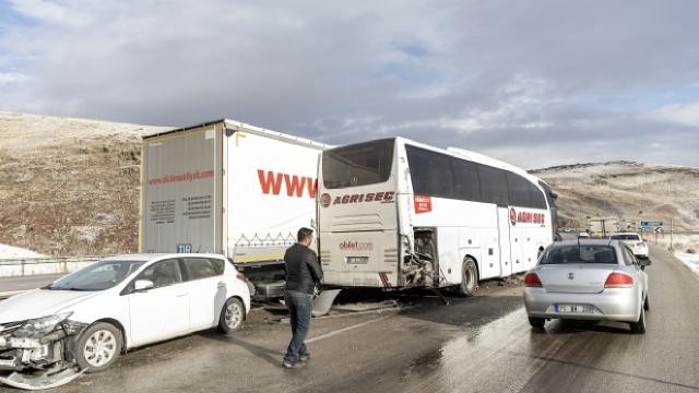 Erzurum'da zincirleme kaza: 5 yaralı