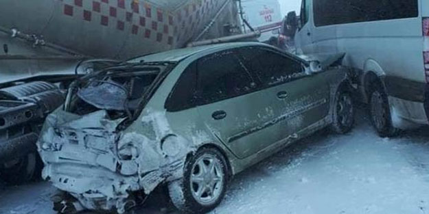 Erzurum'da zincirleme trafik kazası! 20 araç birbirine girdi