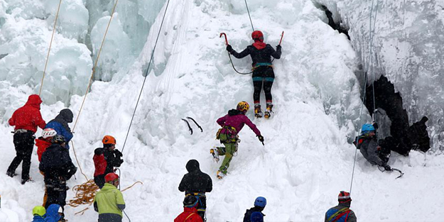 Erzurum'daki buz tırmanış festivali nefes kesti