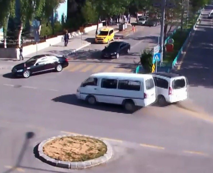 Erzurum’daki trafik kazaları kameralara yansıdı 